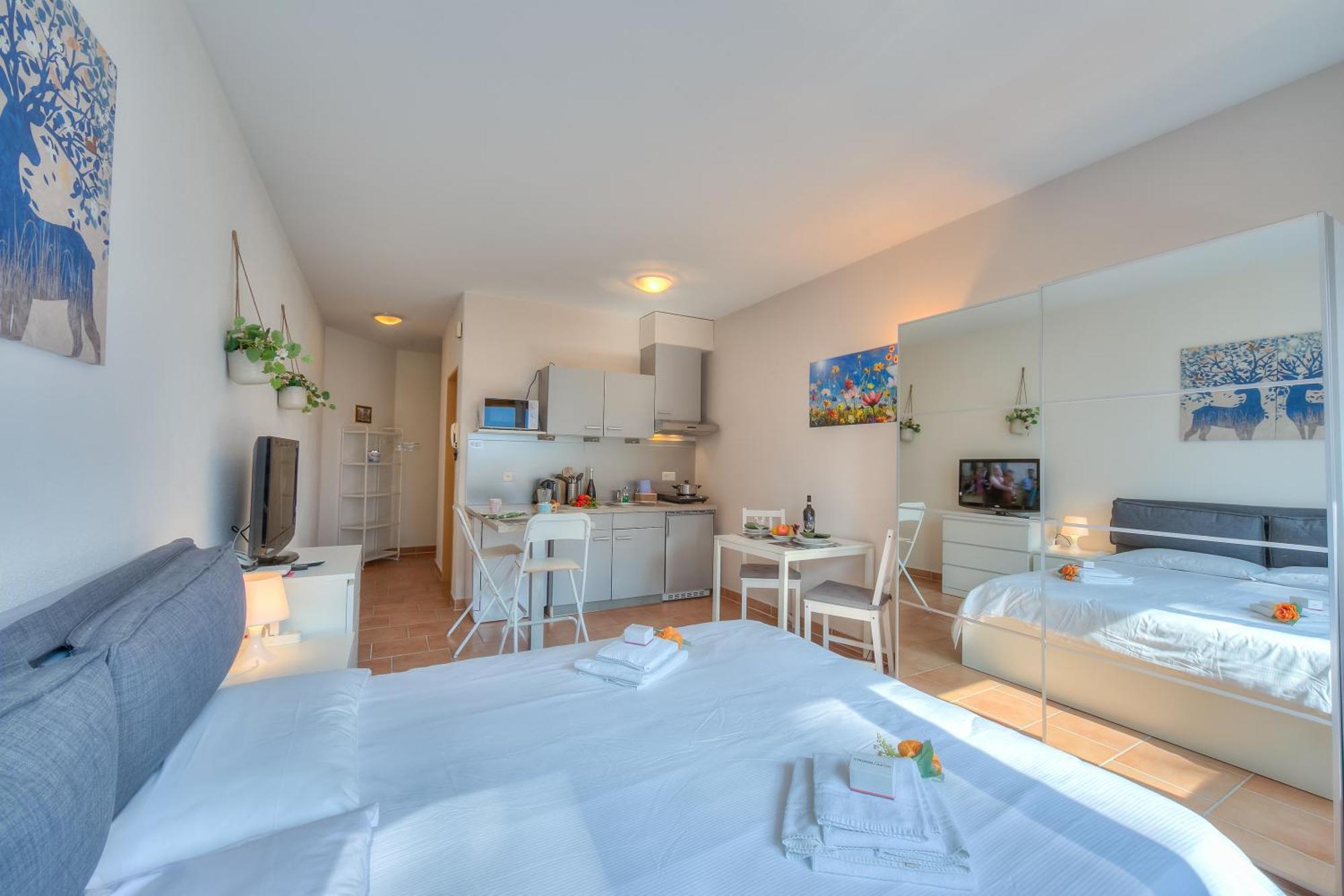 Apartments Gelsomino, Orchidea And Magnolia 卡斯塔尼奥拉 外观 照片